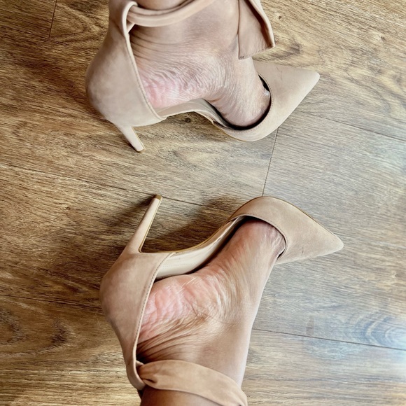 Heels - Picture 6 of 7